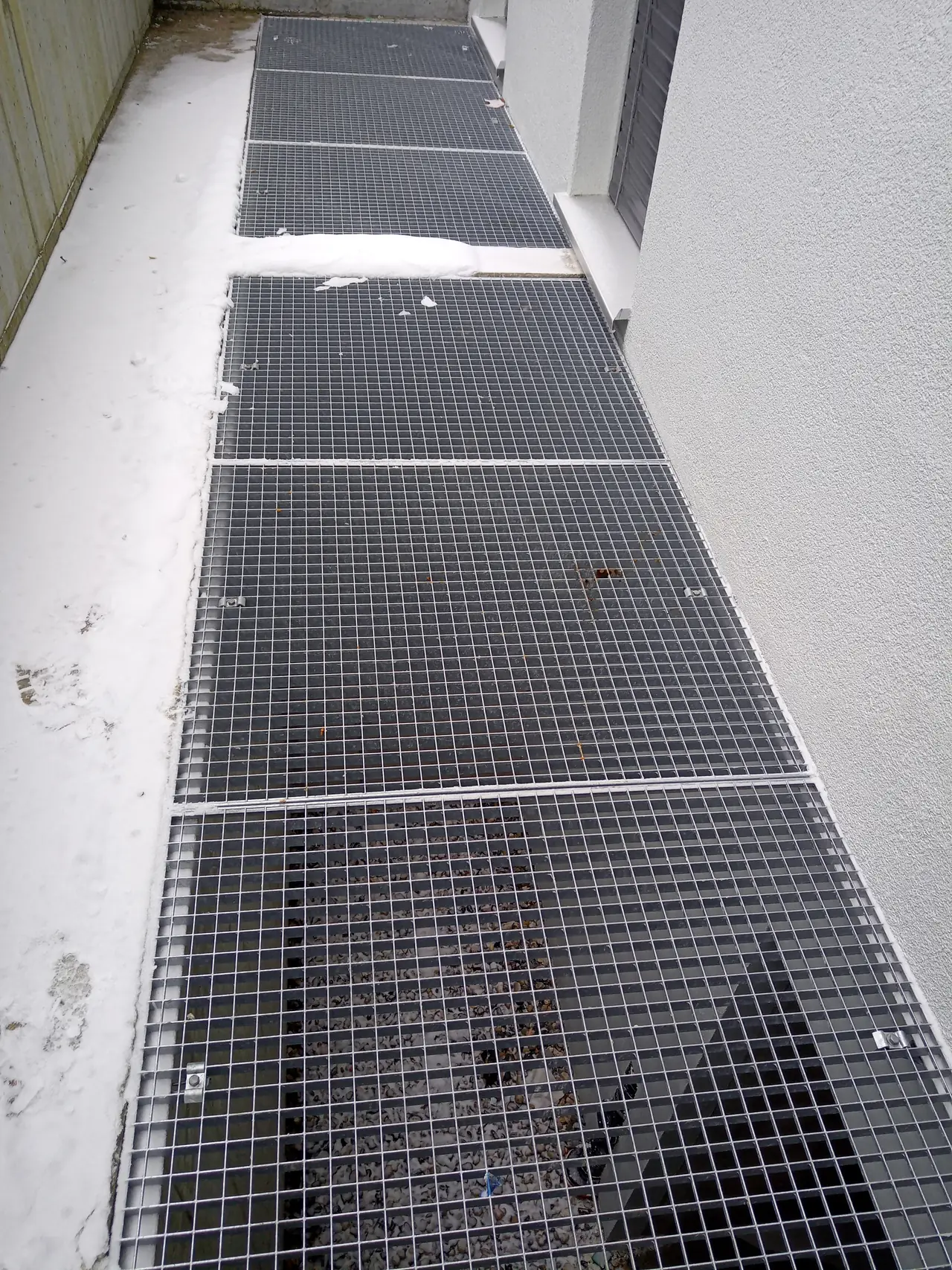 Caillebotis métalliques posés