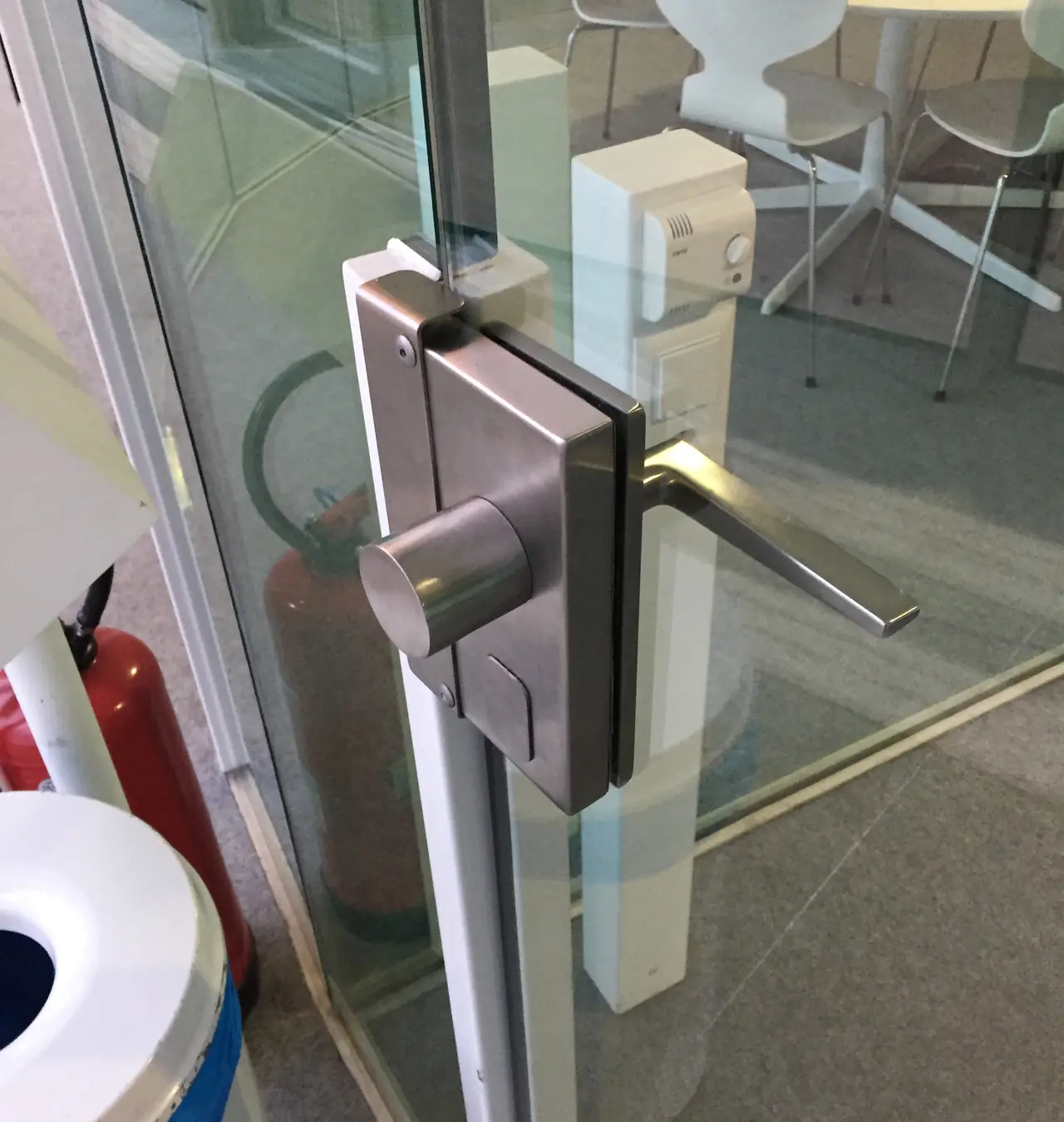 Serrure de porte en verre