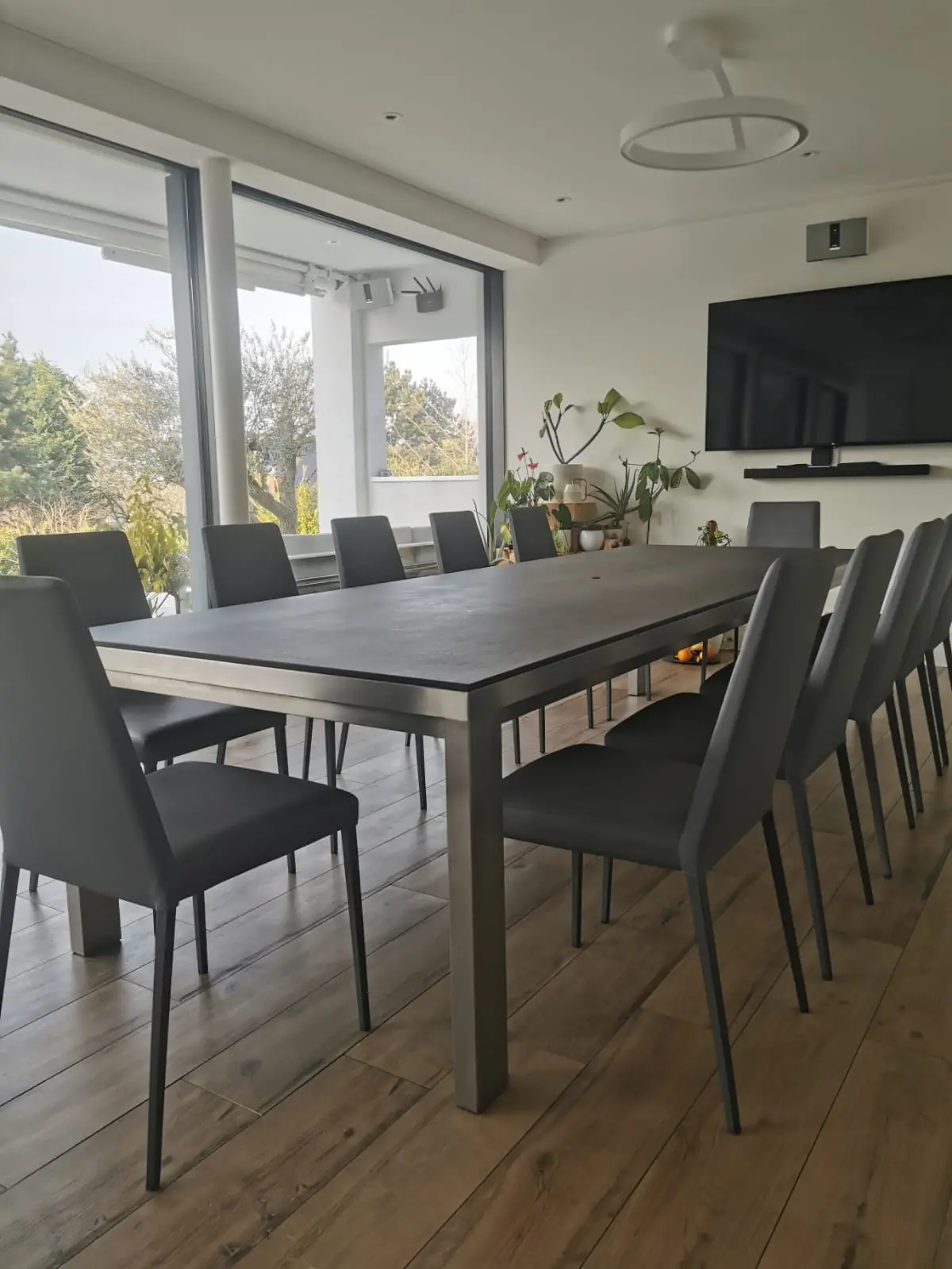 Table de réunion avec piètement métallique sur mesure